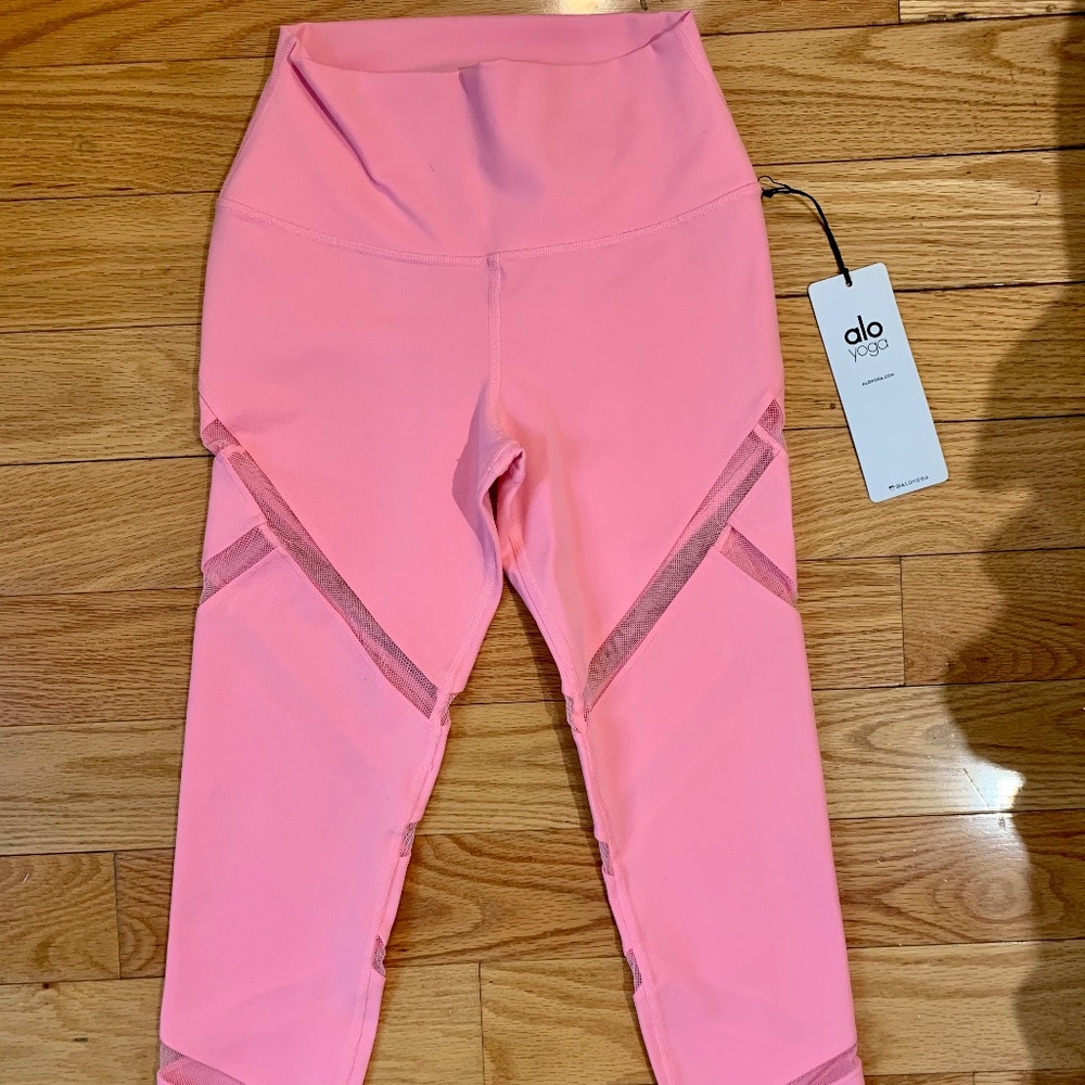 Pink Alo High-Waist Mesmerize Capri